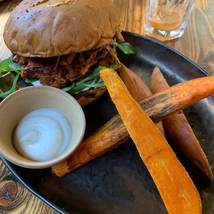 photo of Vrutal BBQ Pulled Mushroom Bap shared by @helenpfuertes on  26 Apr 2022 - review