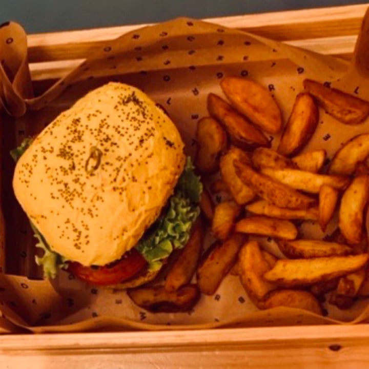 photo of Flower Burger Spicy Cecio shared by @noemilaure on  27 Aug 2020 - review