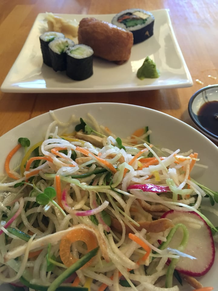 review photo of Cha-Ya Senroppan Salad and Sushi Plate shared by @ltlai on 05 Jun 2018 - review