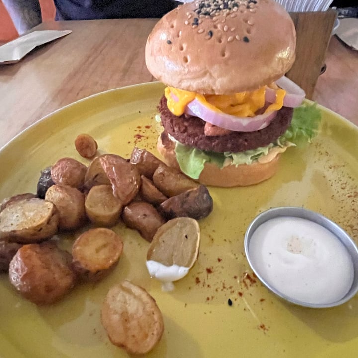 photo of El Jardín De Jazmín Crazy Burger shared by @cosmicfrog on  23 Nov 2022 - review