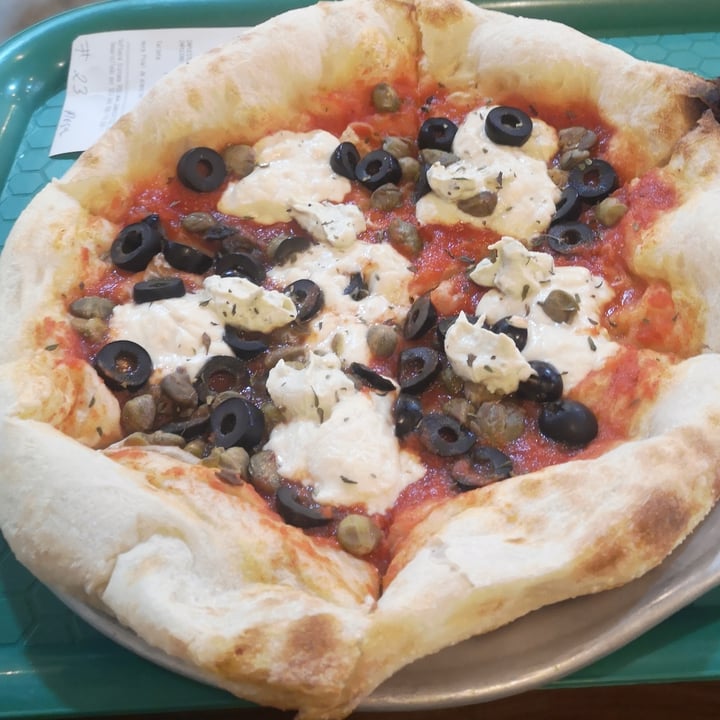 photo of Herbívoro restaurante vegano Pizza Putanesca shared by @babygary on  11 May 2022 - review