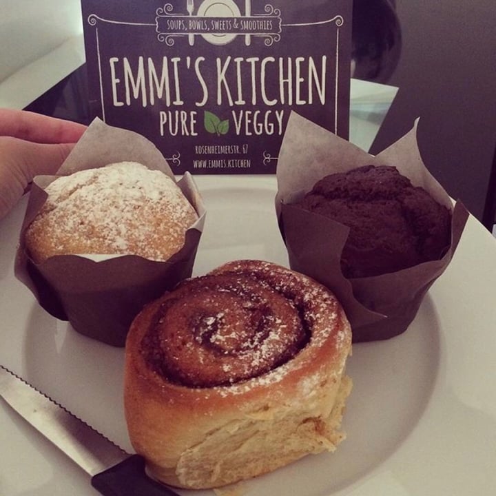 photo of Emmi's Kitchen Glockenbachviertel Cinnamon Roll and Muffins shared by @alimatthews on  30 Nov 2018 - review