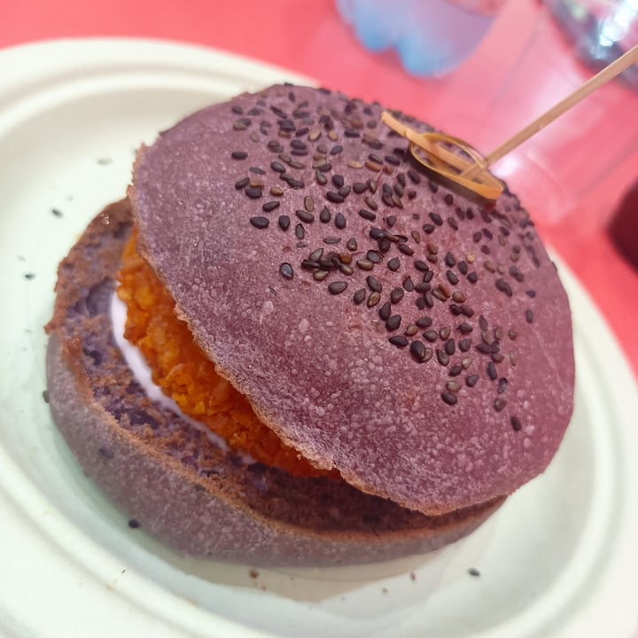 review photo of Pizza Al Taglio purple crunchy chick'n spicy burger shared by @saraveg75 on 06 Sep 2022 - review