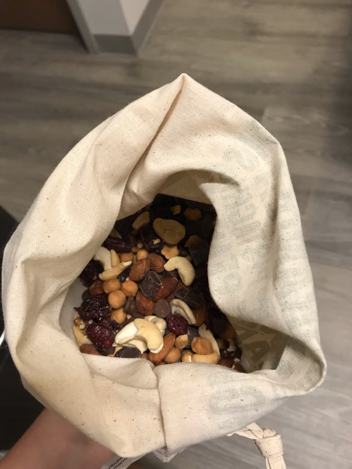photo of Sprouts Farmers Market Caramel Delight Trail Mix shared by @phuoody on  07 Oct 2019 - review