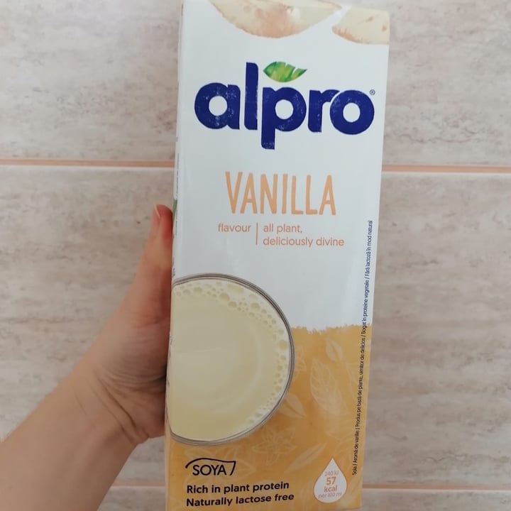 review photo of Alpro Soy Vanilla Milk | Leche de soja con vainilla shared by @rebekapop on 15 May 2021 - review