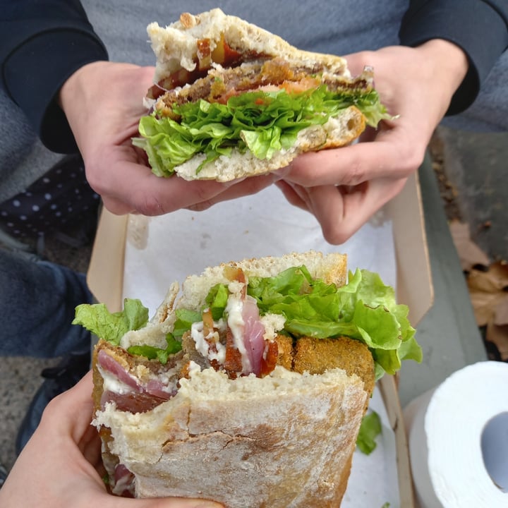 review photo of Casa Mhia Sándwich extra Mila shared by @martiterraza on 21 Jul 2022 - review