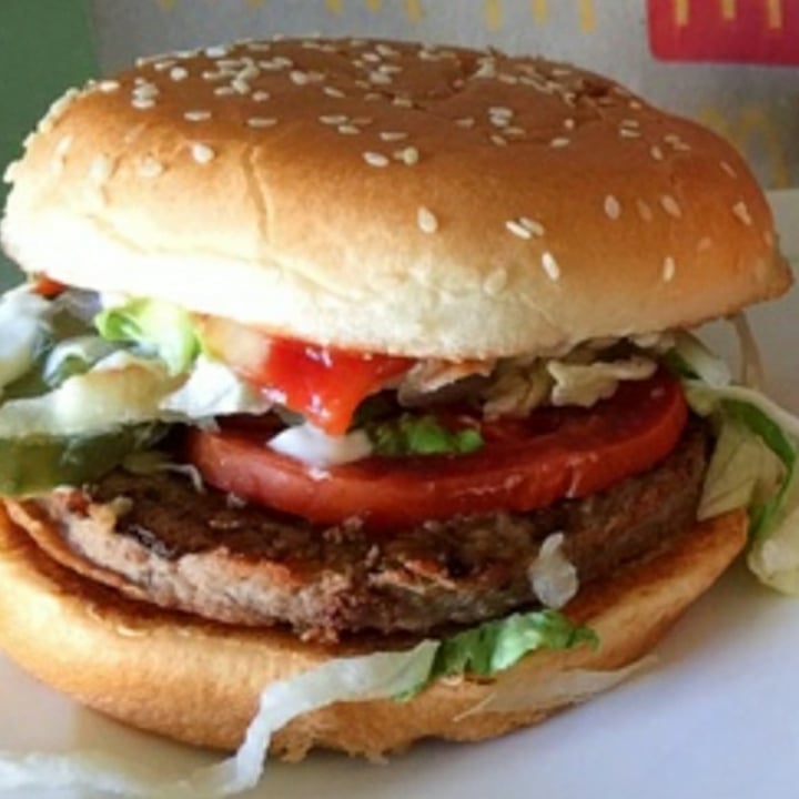 photo of Burger King Impossible whopper shared by @doeshmoe1313 on  26 May 2022 - review