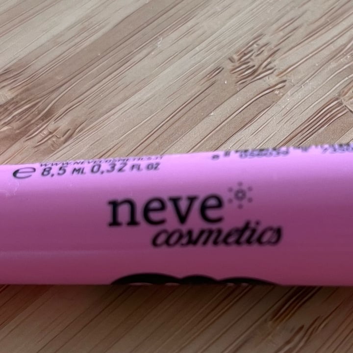 review photo of Neve Cosmetics Balck Bubble mascara shared by @livias on 10 Feb 2022 - review