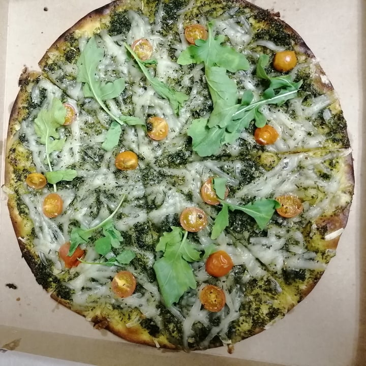 photo of Vegan E Meet Italy Pizza Verde shared by @twohappyrescuemutts on  01 Oct 2021 - review