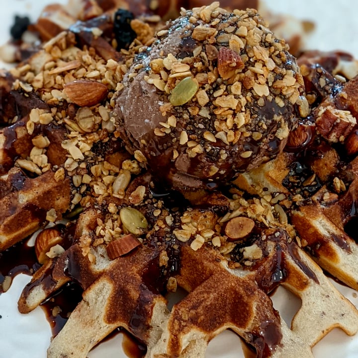 photo of Loving Nature Fortunate Coffee Cafe SG Waffle With A Scoop Of Ice Cream shared by @xinru-t on  31 Dec 2021 - review