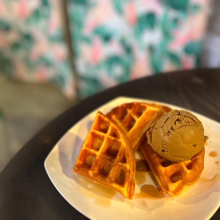photo of WellSmoocht Waffles & Earl Grey Ice Cream shared by @consciouscookieee on  01 Dec 2022 - review