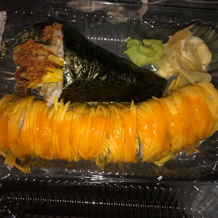 photo of Tenon Vegan Sushi Golden Dragon Roll shared by @tiascaz on  28 Nov 2021 - review