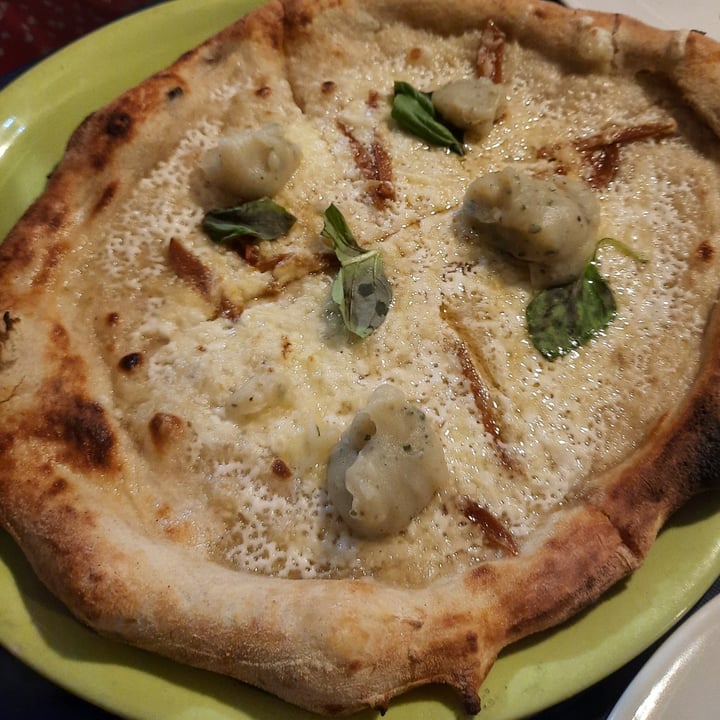 photo of Piperita Pizza Papera vegan shared by @tania- on  05 Jun 2022 - review