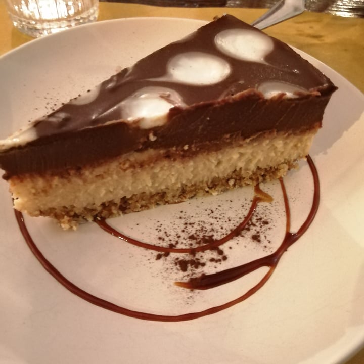 photo of Loving Hut Vegan Cafe & Restaurant Torta al cocco e cioccolato shared by @lubirilu on  02 Aug 2020 - review