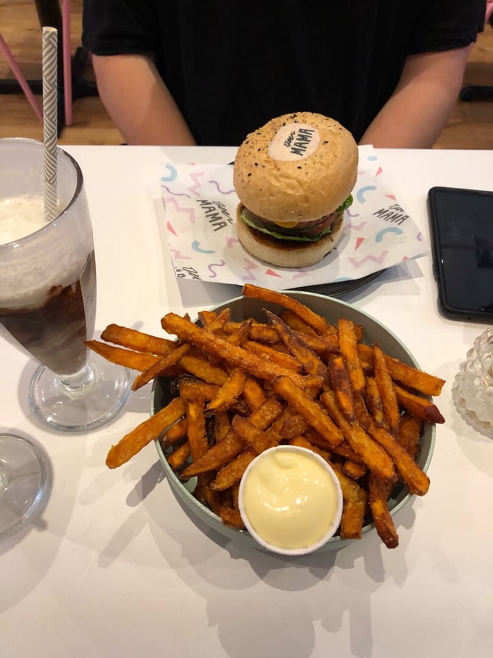 review photo of Deer Mama Vegan Mylk & Burger Bar The Beyond BBQ Bash, sweet potato fries, chocolate cookie dough milkshake shared by @farrahwebster on 09 Apr 2019 - review