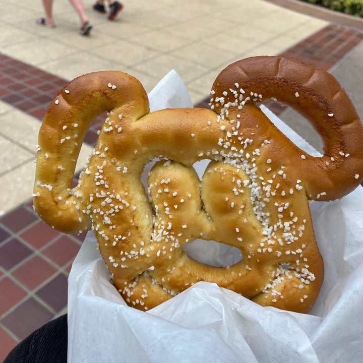 photo of Disney Springs Mickey Pretzel shared by @natyfelix on  25 May 2021 - review