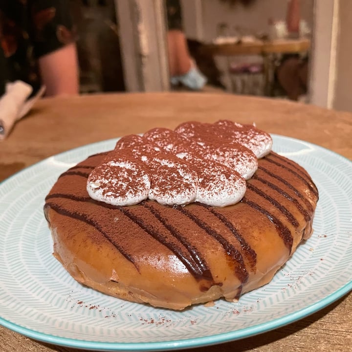 photo of VegAmazing Doughnuts Donut tiramisú shared by @lurkelele on  27 Jul 2022 - review