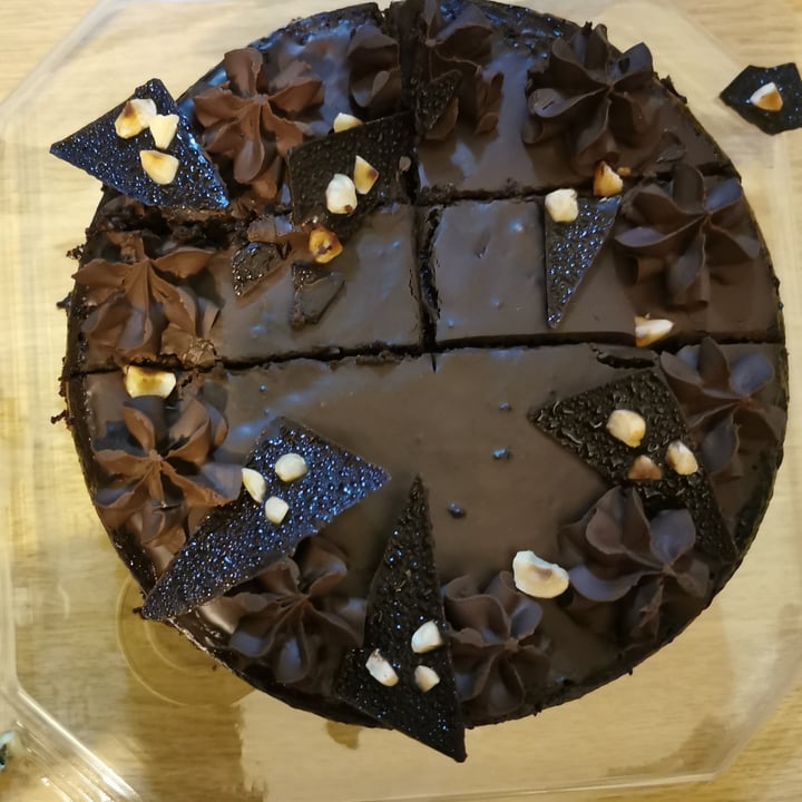 photo of Woolworths Food Chocolate & Hazelnut Gateau shared by @veganpower001 on  27 Jun 2022 - review