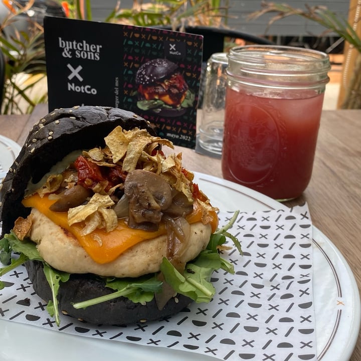 review photo of Butcher and Sons Polanco Hamburguesa de NotCo NotChicken shared by @rbmontc on 06 Jun 2022 - review