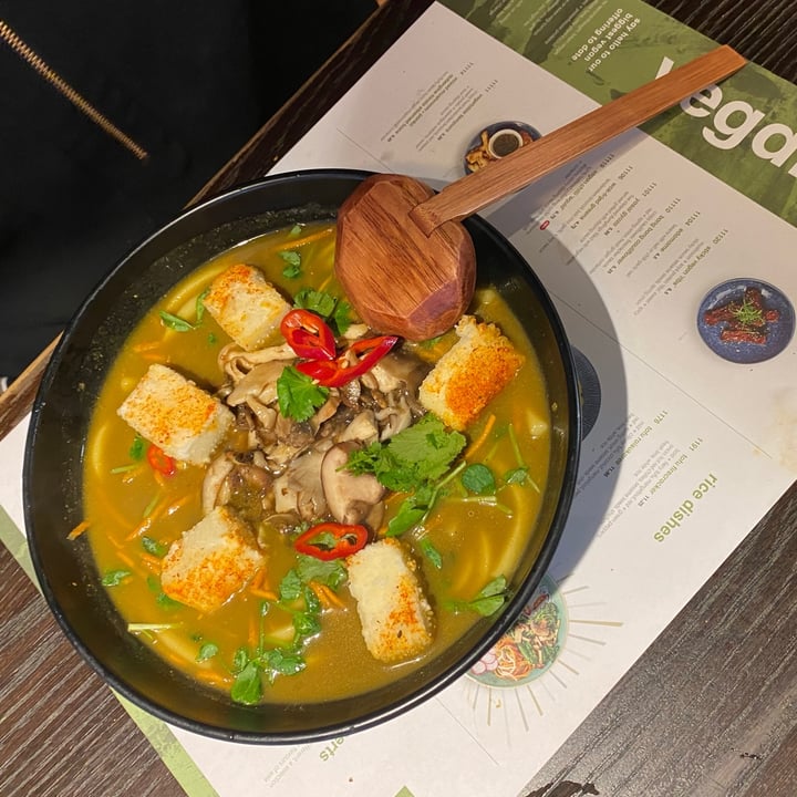photo of Wagamama Kingston upon Thames Kare buroso ramen shared by @vegansuttonmama on  14 Aug 2021 - review