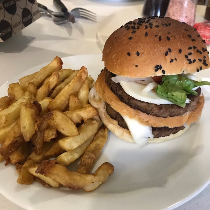 photo of Hudsons The Burger Joint (Claremont) The Infinity burger shared by @amyleigh on  27 May 2020 - review