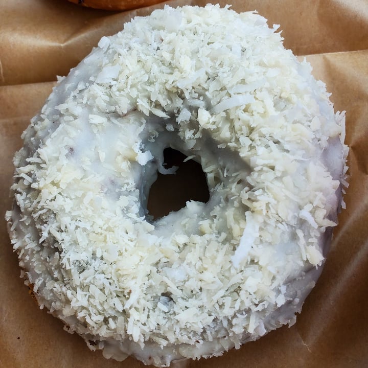 photo of Lovebirds Donuts Snowball Donut shared by @bocca on  18 Oct 2022 - review