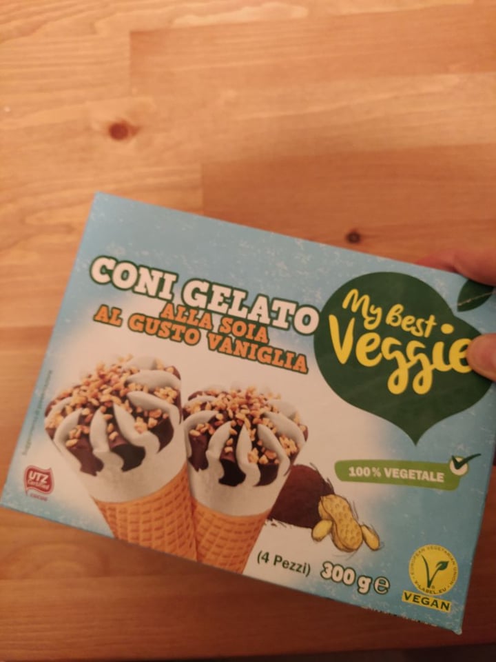 photo of Gelatelli Vegan Ice Cream with Chocolate and Almonds shared by @bob7 on  20 Feb 2020 - review