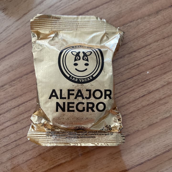 review photo of Felices Las Vacas Alfajor Negro shared by @florserafini on 17 Jun 2021 - review