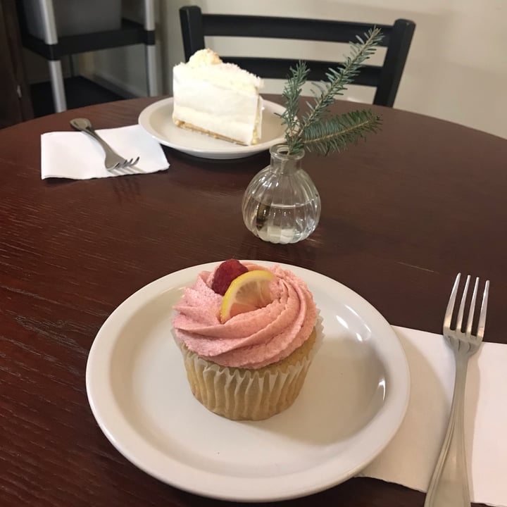 photo of Old Europe Coffee and Desserts Raspberry Lemon Cupcake shared by @lilyycaroline on  19 Apr 2022 - review