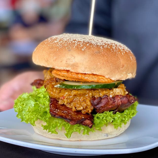 Photo of the dish “Tempeh Rendang burger”