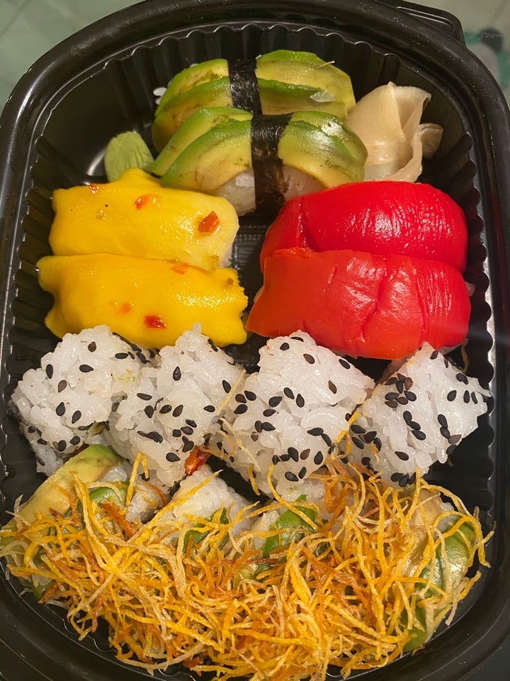 photo of Let it V - Vegan Sushi Combo 15 Piezas Sushi shared by @sstephie on  07 Apr 2020 - review