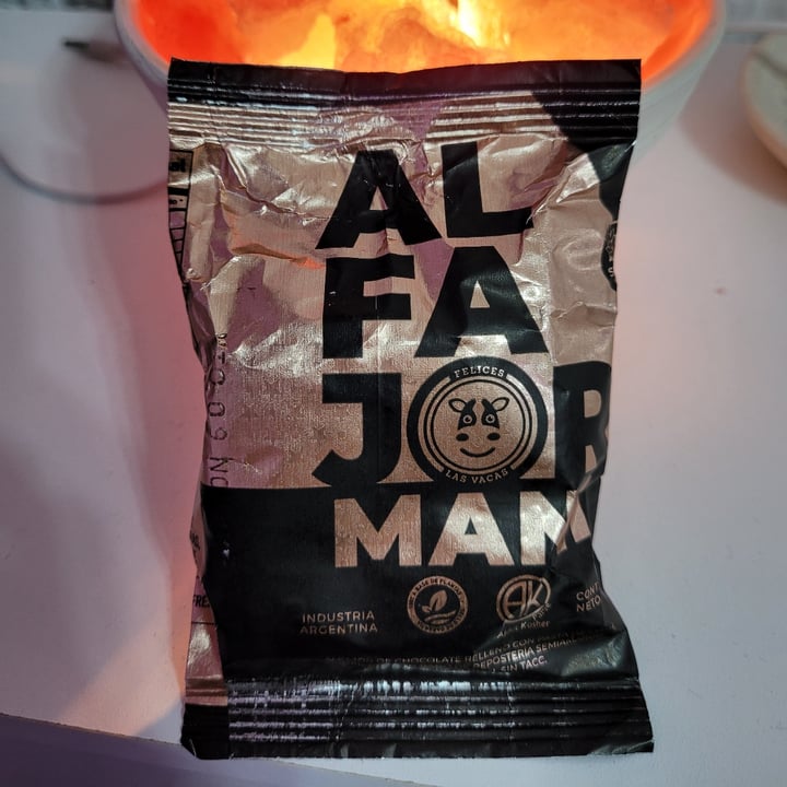 photo of Felices Las Vacas Alfajor Con Pasta De Maní shared by @lunesblues on  23 Aug 2022 - review