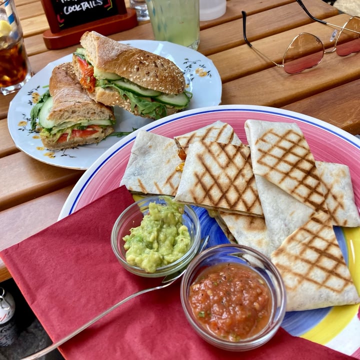 review photo of Homemade Lokal Sandwich Whit Hummus shared by @fre93 on 20 Mar 2022 - review