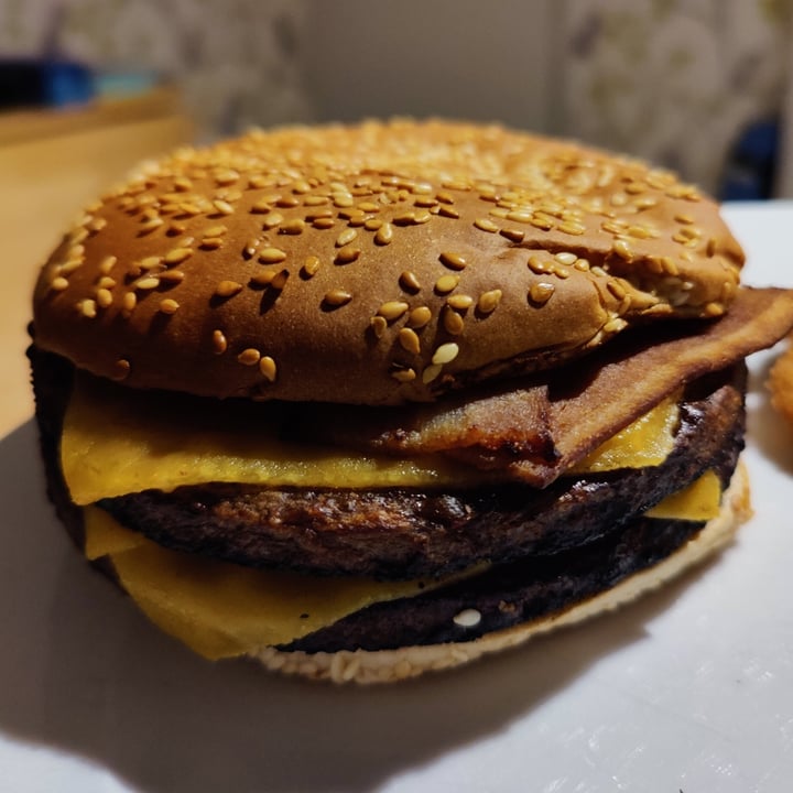 photo of Burger King Leicester Square Plant-based Bacon Double Cheeze XL shared by @plumesworld on  25 Mar 2022 - review