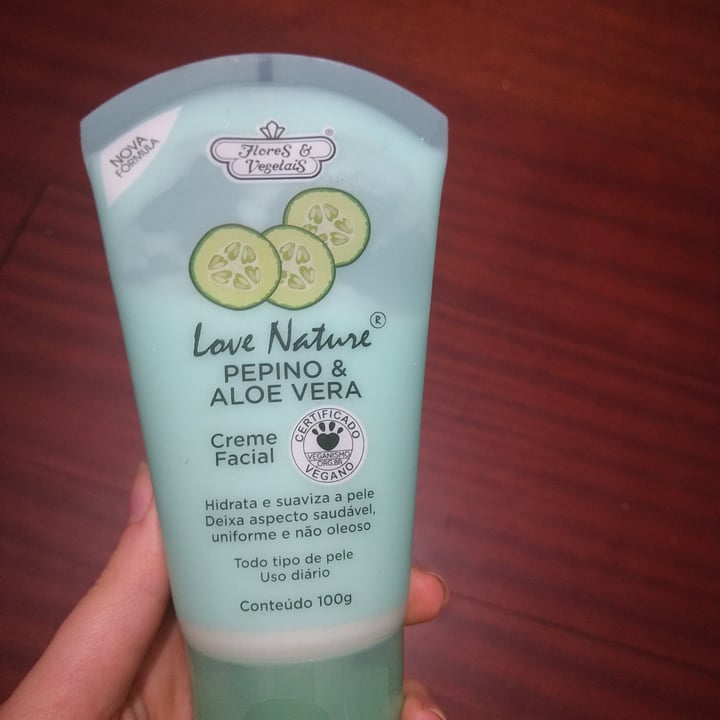 review photo of Flores & Vegetais Creme facial Pepino shared by @anaclaraf on 29 Apr 2022 - review