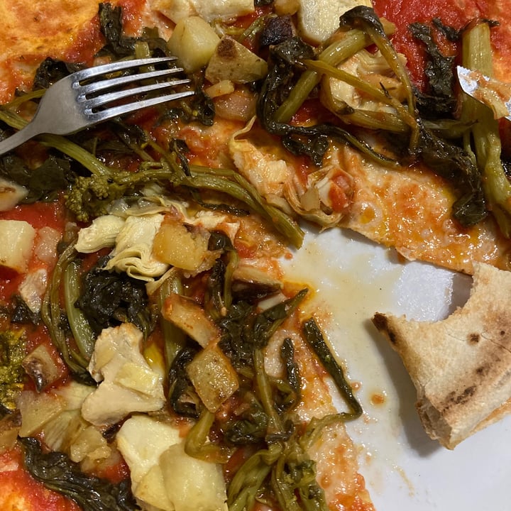 review photo of Pizzeria L'Angolo della Pizza Pizza Rossa Patate Friarielli E Carciofi shared by @bavvi on 30 Nov 2022 - review