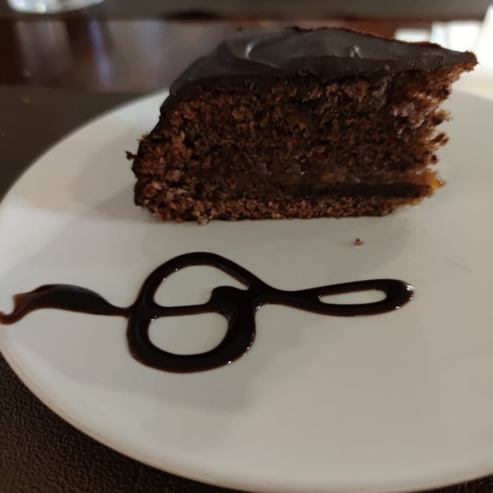 photo of Shangri La Tarta de chocolate con mermelada de melocotón shared by @iruchinha on  19 May 2022 - review