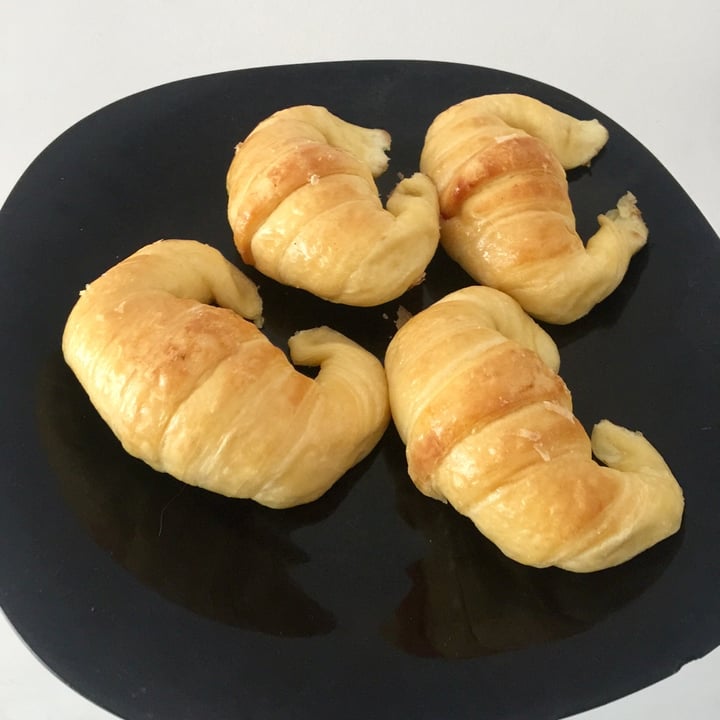 photo of Panaderia Sweet Medialunas dulces shared by @ymzavala on  23 Mar 2021 - review