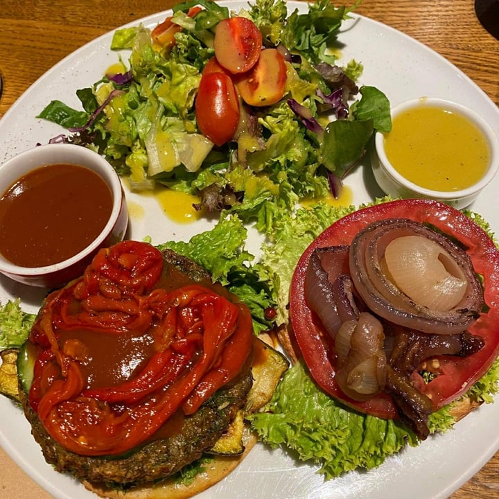 photo of Yi Double mushroom burger shared by @thedronewhisperer on  07 Jun 2022 - review