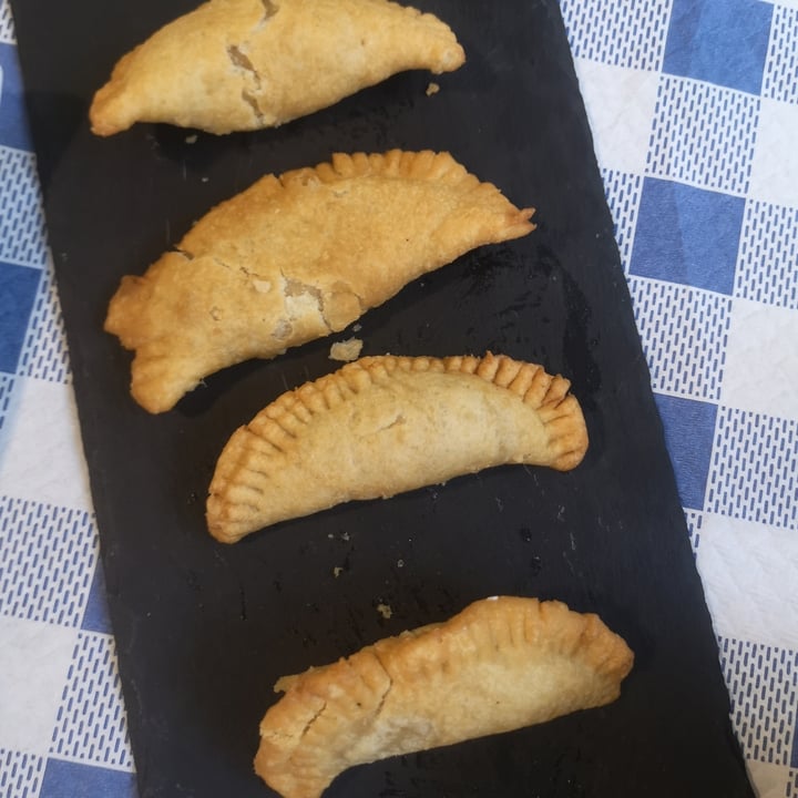 photo of Thundersgreen Empanadillas shared by @pawwgreen on  13 Jan 2022 - review