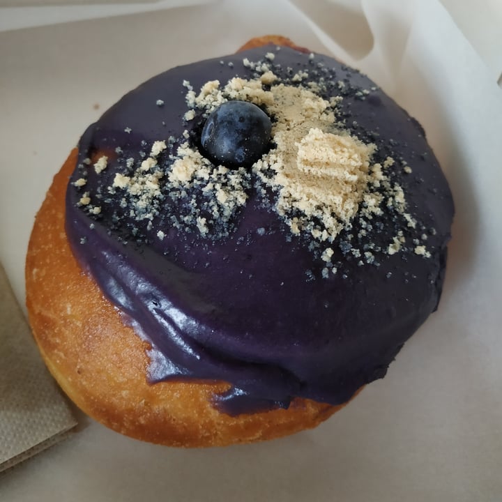 photo of Delish Vegan Doughnuts Blueberry Cheesecake Donut shared by @runa on  16 May 2021 - review