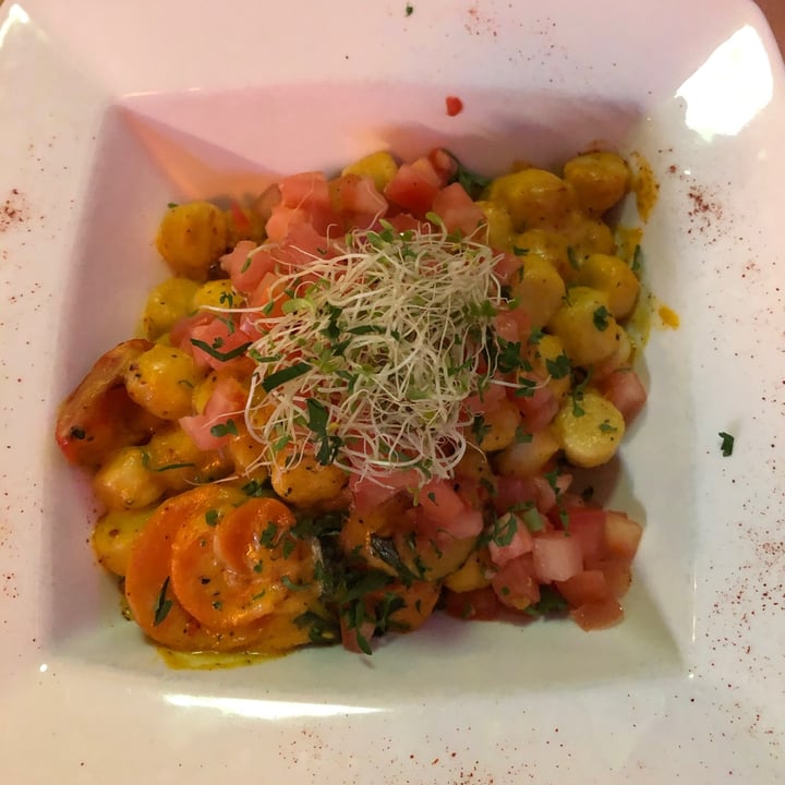 photo of Nourish Bistro Banff Mac n squeeze shared by @lea04paquet on  08 Mar 2021 - review