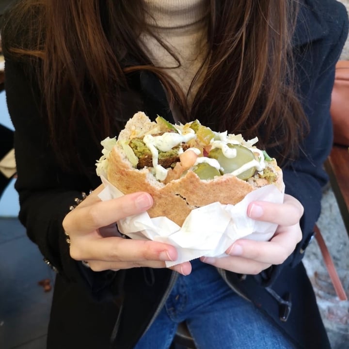 photo of Maoz Vegetarian Falafel Sandwich shared by @mireiaraga on  15 Oct 2019 - review