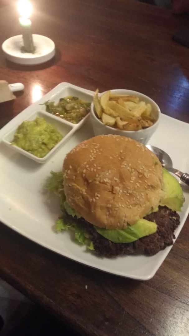 photo of El Punto Vegetal Hamburguesa shared by @meryann on  10 Dec 2019 - review