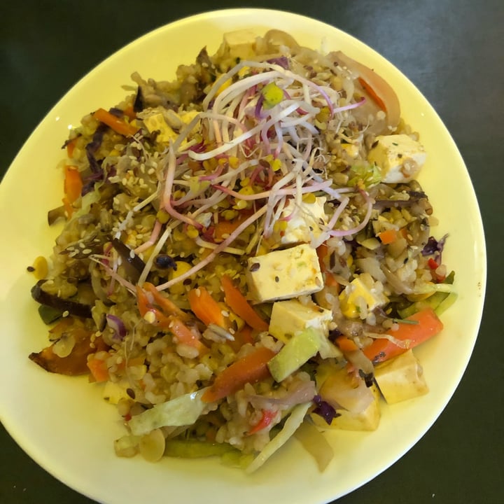 photo of Sattva Cazuela de arroz yamani con verduras al wok y tofu shared by @anavegar on  05 Dec 2021 - review