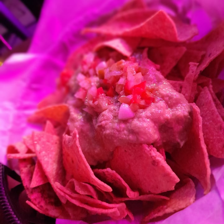 photo of Lado V Nachos con Guacamole Y Pico de Gallo shared by @lveganvenusl on  25 Dec 2021 - review