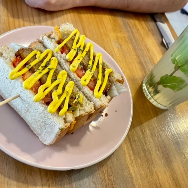 review photo of Chillin' Cafe Sándwich De Milanesa shared by @lurkelele on 20 Mar 2022 - review