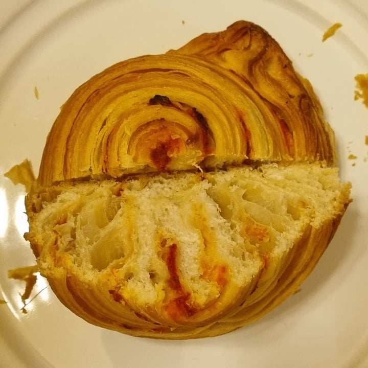 review photo of Craft Vegan Bakery Roll Saborizado De Pesto De Tomate shared by @beto71 on 24 Sep 2021 - review