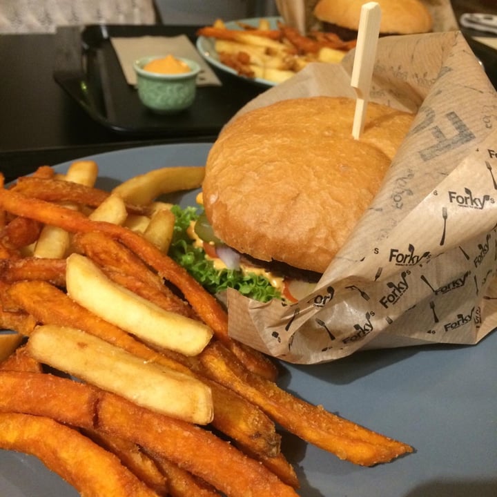 photo of Forky's Cheeseburger shared by @astejskalova on  08 Jun 2020 - review
