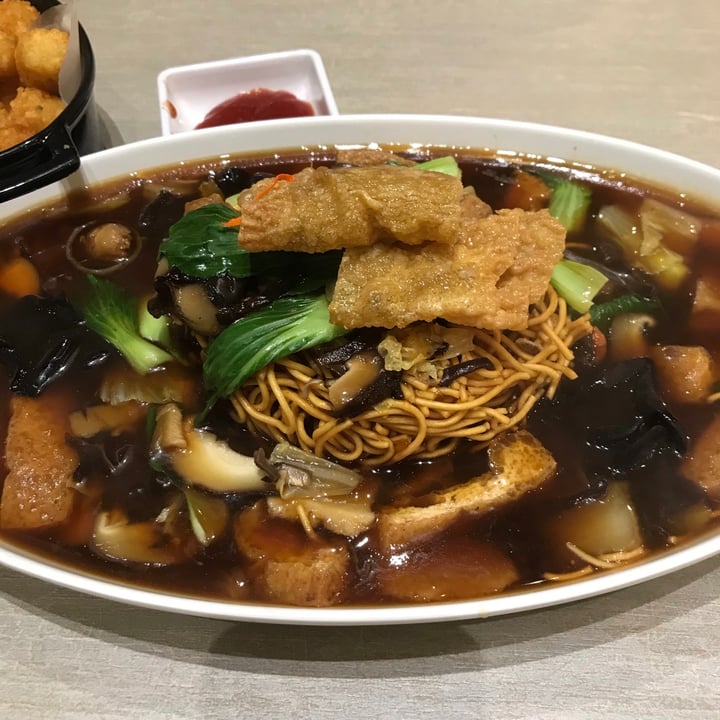 photo of Flavours by Saute Lion Mane Thick Broth Yee Noodles shared by @veganwarrior666 on  08 Apr 2021 - review